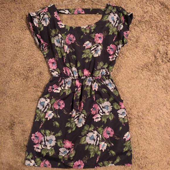 LUSH Floral Dress with Pockets - Picture 2 of 8